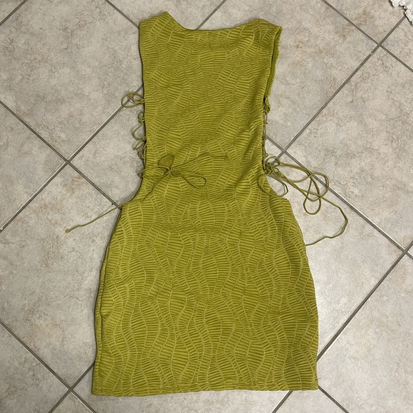 Lace Up Textured Bodycon Dress - Picture 5 of 6